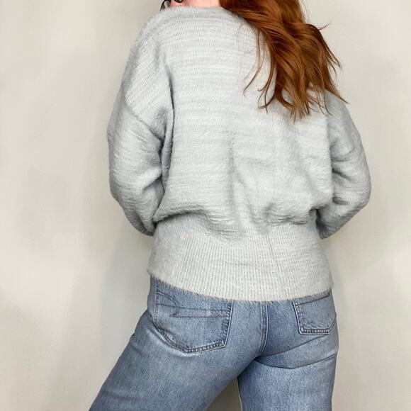 JCL Size Large Light Gray V-Neck Eyelash Fuzzy Cozy Semi Cropped Sweater - Picture 8 of 11